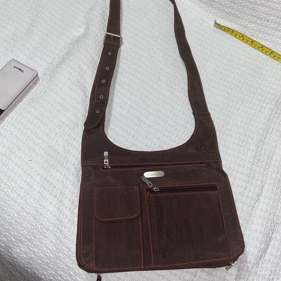 Like new Baggalini Messenger Jetsetter slim Crossbody - Picture 4 of 16
